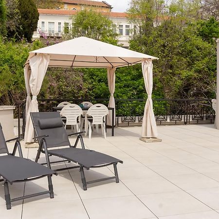 Cozy 1Bd Apartment With A Spacious Terrace By Flat Mаnager Balcsik Kültér fotó
