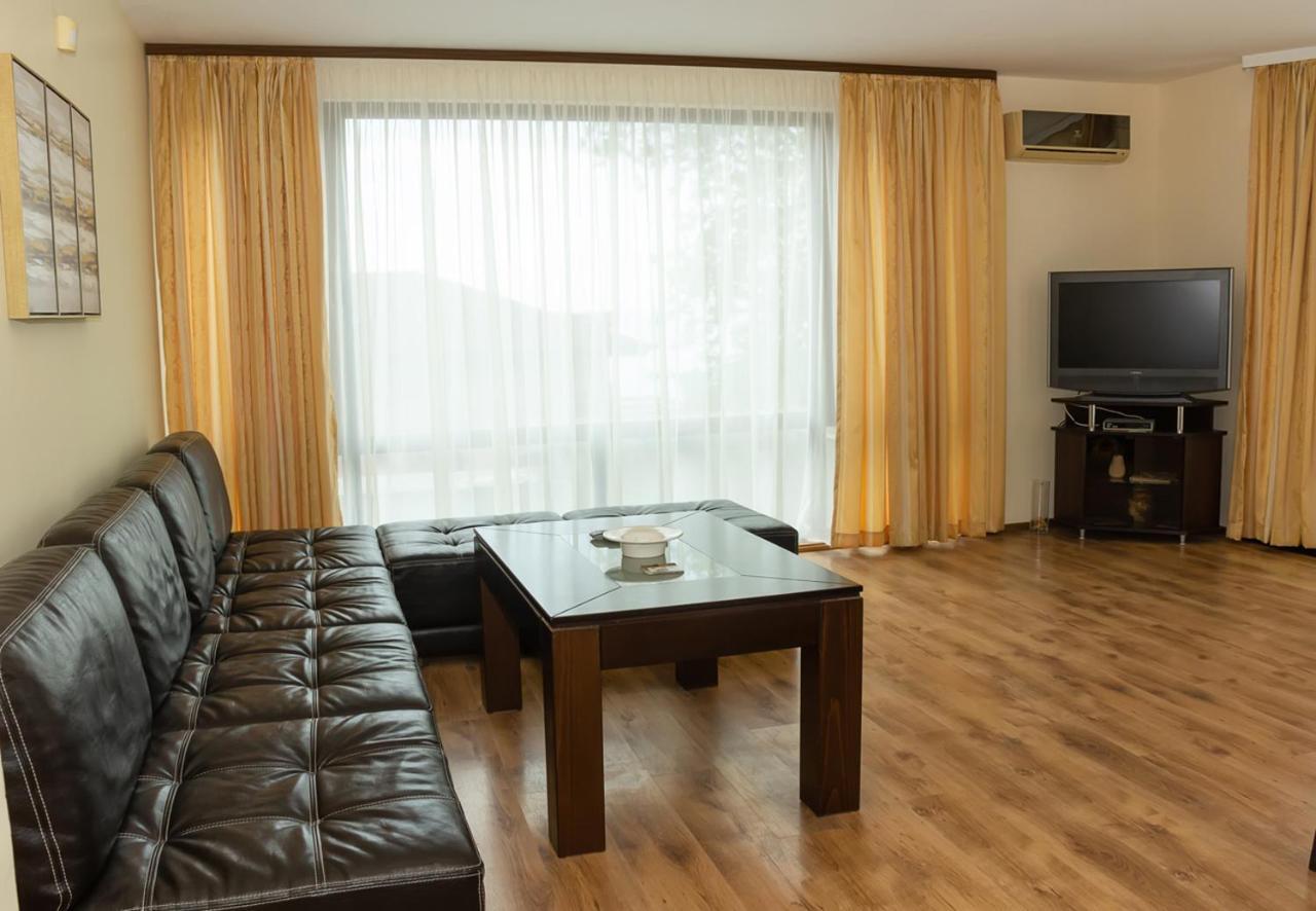 Cozy 1Bd Apartment With A Spacious Terrace By Flat Mаnager Balcsik Kültér fotó