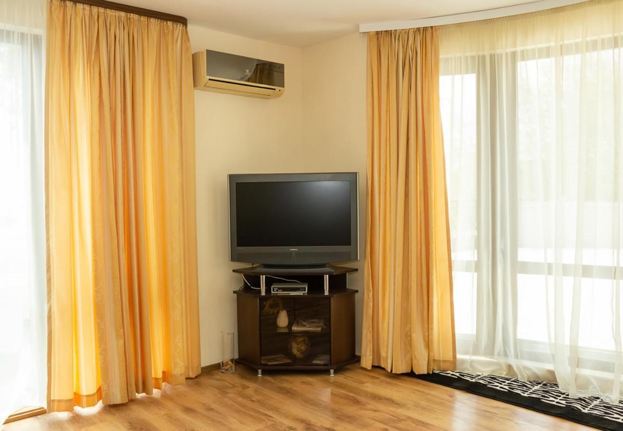 Cozy 1Bd Apartment With A Spacious Terrace By Flat Mаnager Balcsik Kültér fotó