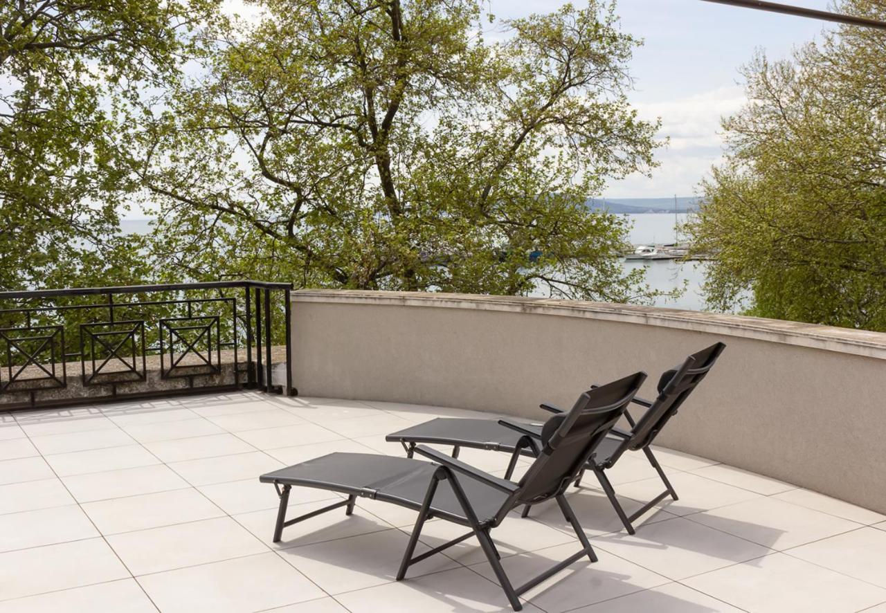 Cozy 1Bd Apartment With A Spacious Terrace By Flat Mаnager Balcsik Kültér fotó
