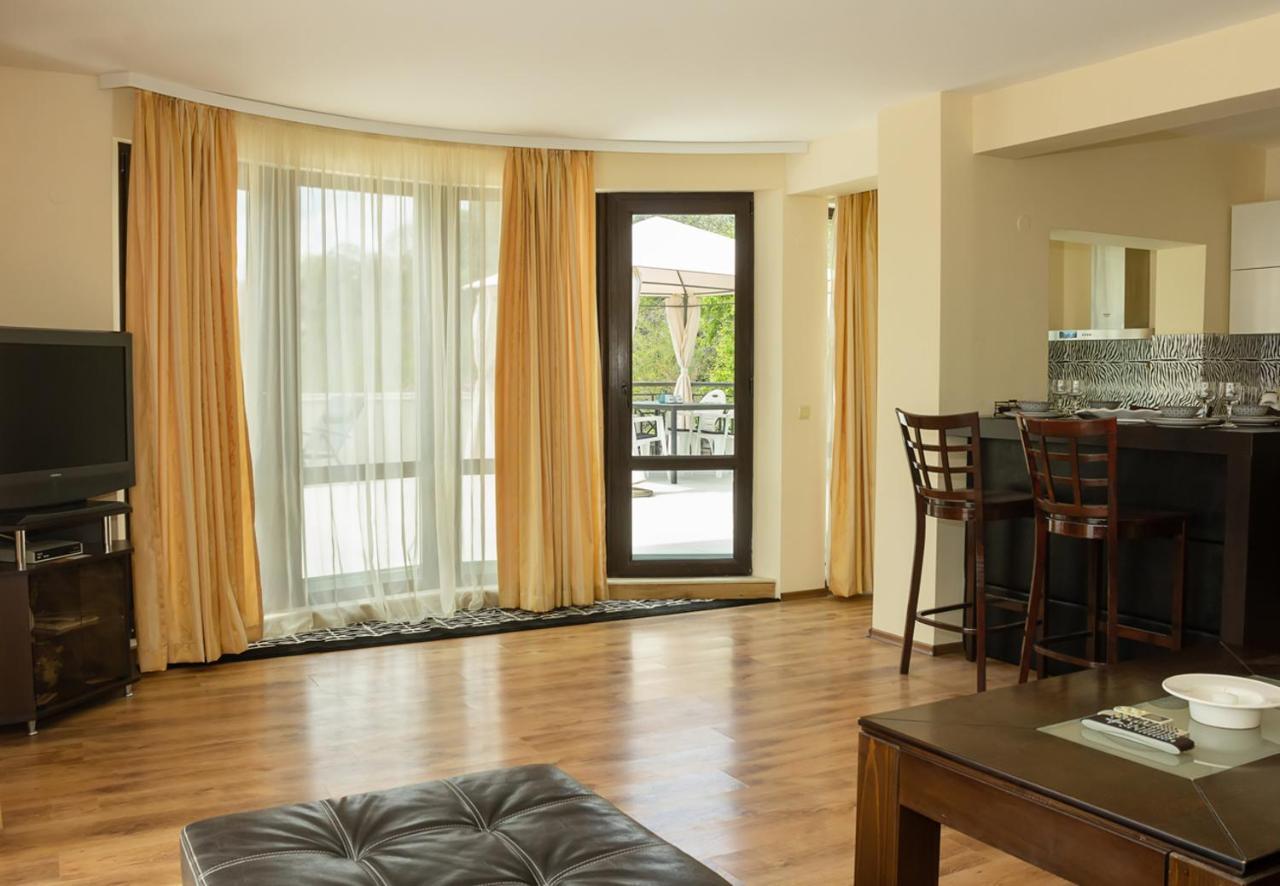 Cozy 1Bd Apartment With A Spacious Terrace By Flat Mаnager Balcsik Kültér fotó